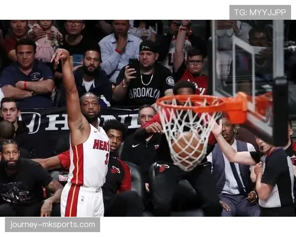 韦德利用挡拆打开投篮空间，提升关键时刻得分效率