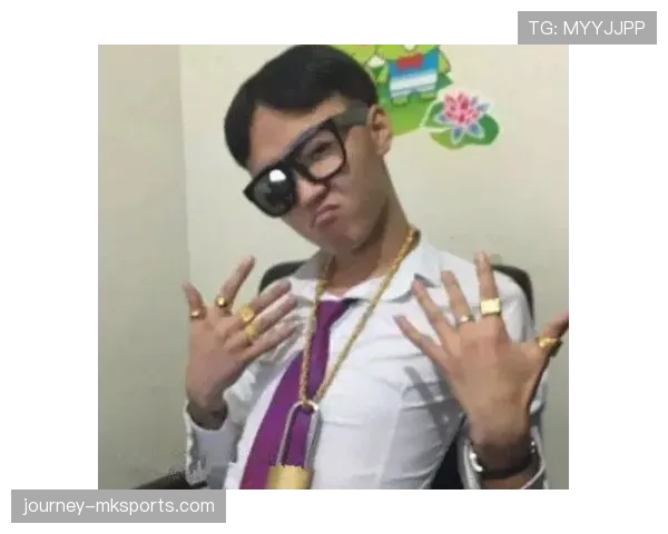 邢傲伟这组生活照太有钱人随手感了，我点外卖都觉得没面子